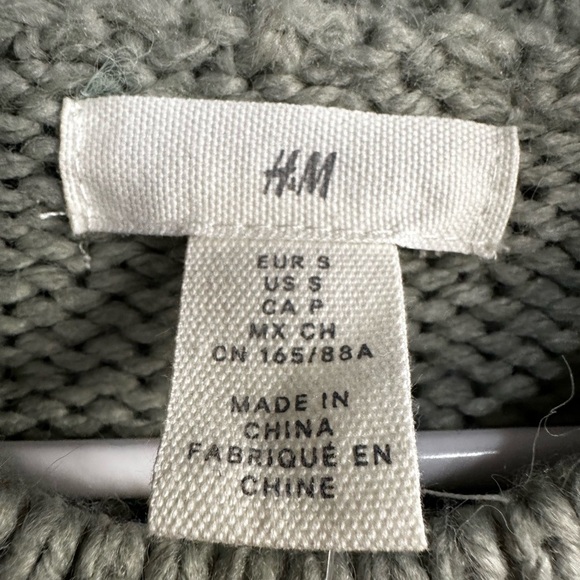 H&M Women's Sage Green Cable Knit Sweater - Picture 10 of 11